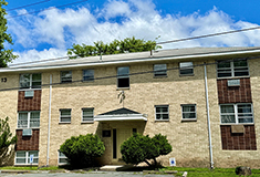 Bortz of The Kislak Co. sells 76-unit <br>Jefferson Gardens for $3.225 million